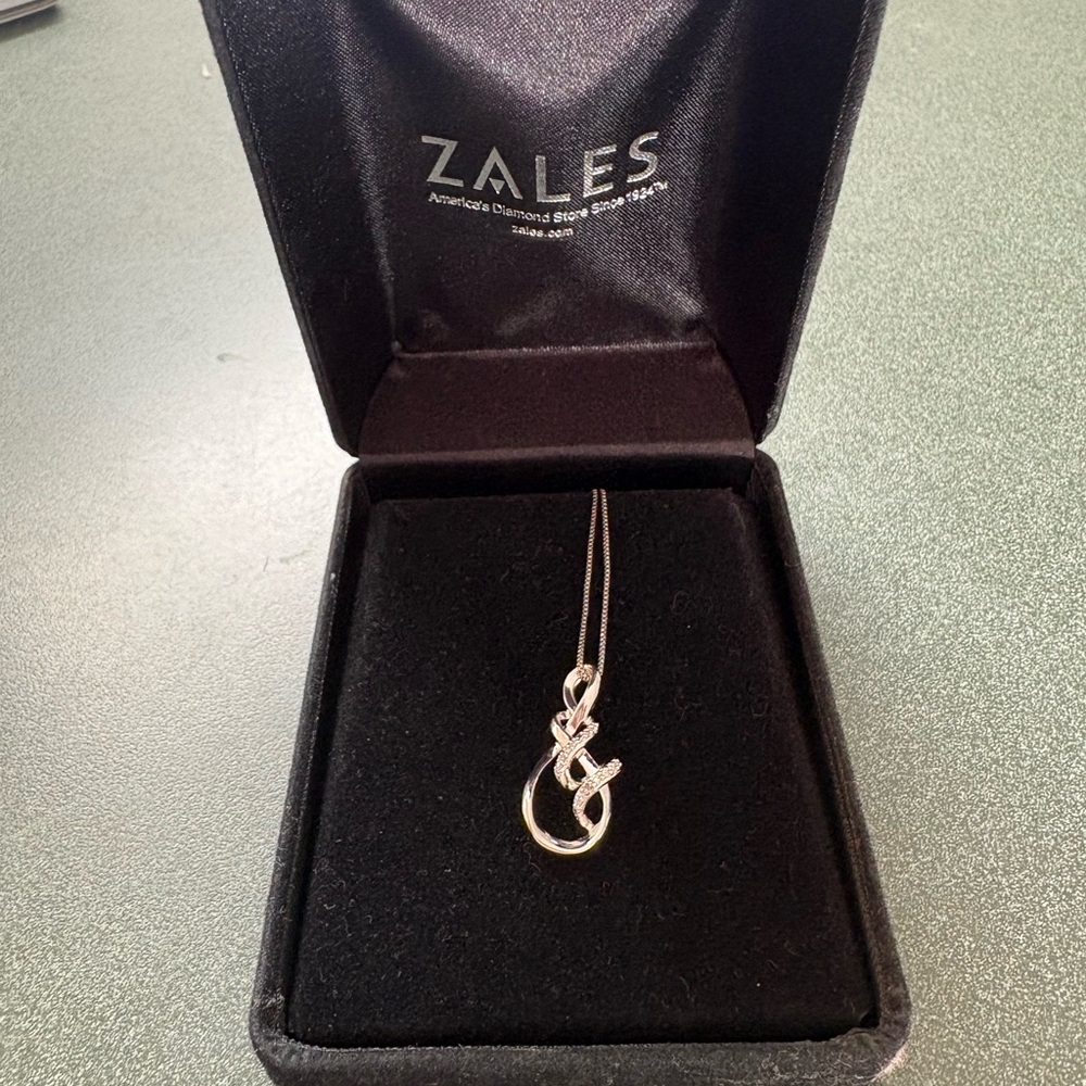 Modern Sterling Silver Twisted Teardrop Genuine Diamond Pendant Necklace